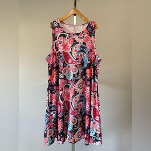 Sleeveless printed dress with a flared silhouette 65% Poly 35% Cotton Deep Coral
